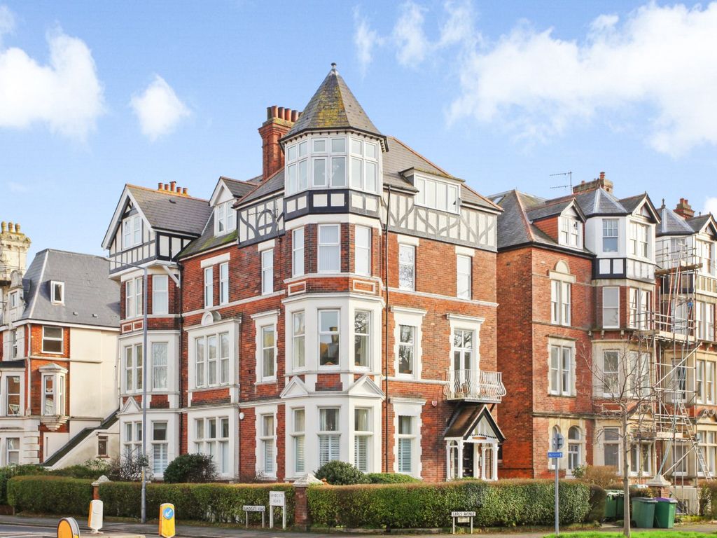 3 bed flat for sale in Earls Avenue, Folkestone, Kent CT20, £350,000