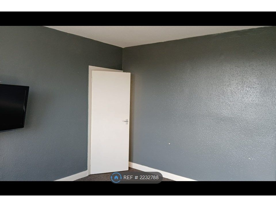 2 bed flat to rent in Ardbeg Avenue, Kilmarnock KA3, £500 pcm Zoopla