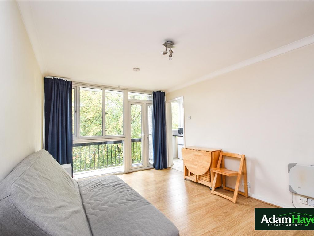 Studio to rent in Ashbourne Close, Woodside Park N12, £1,200 pcm Zoopla