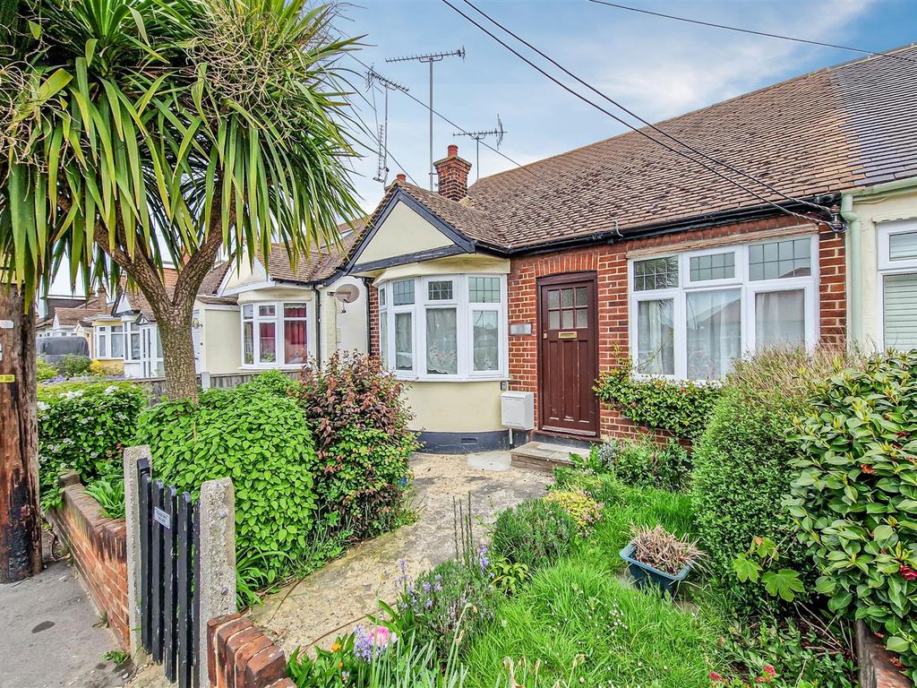 2 bed semidetached bungalow for sale in Feeches Road, SouthendOnSea