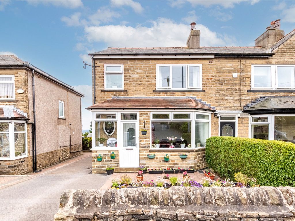 3 bed end terrace house for sale in Highroad Well Lane, Halifax, West