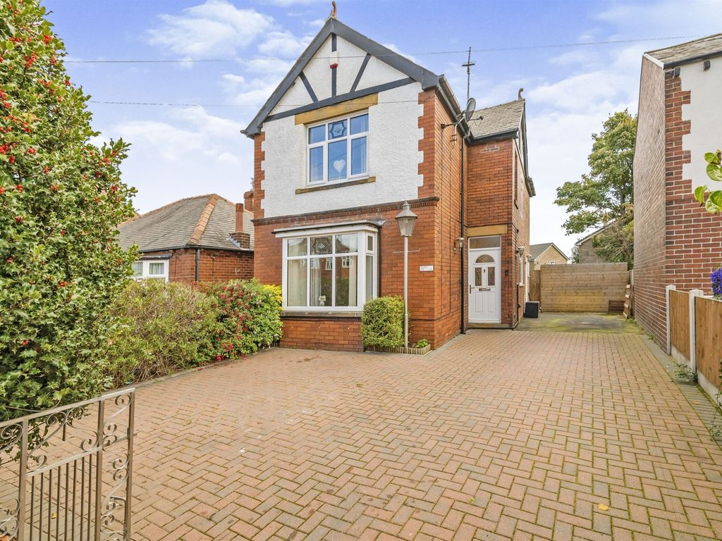 4 bed detached house for sale in Kingsway, Ossett WF5 Zoopla