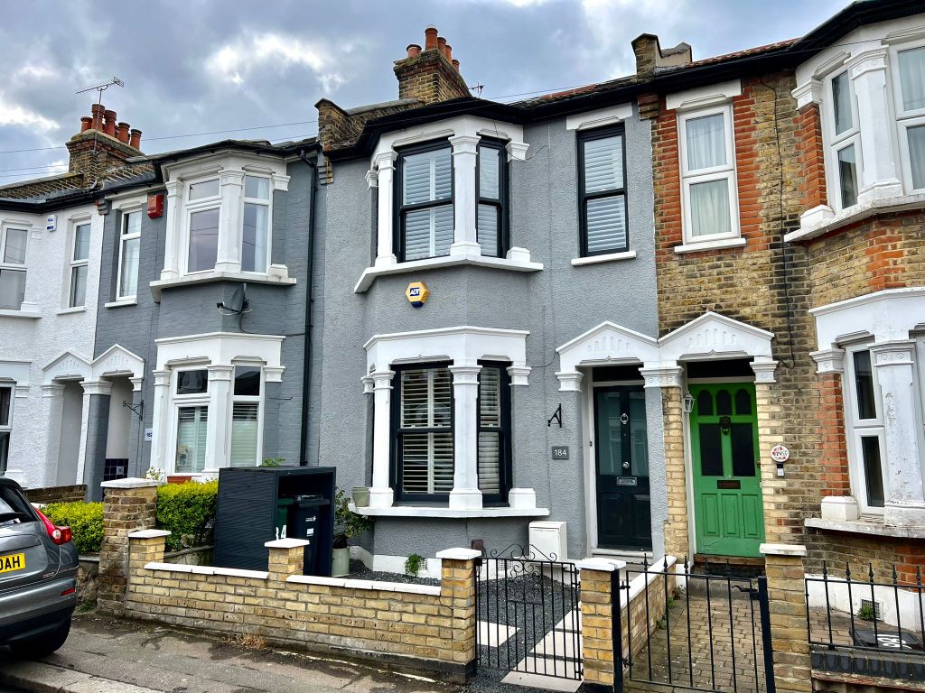 4 bed terraced house to rent in West Grove, Woodford Green, Essex IG8