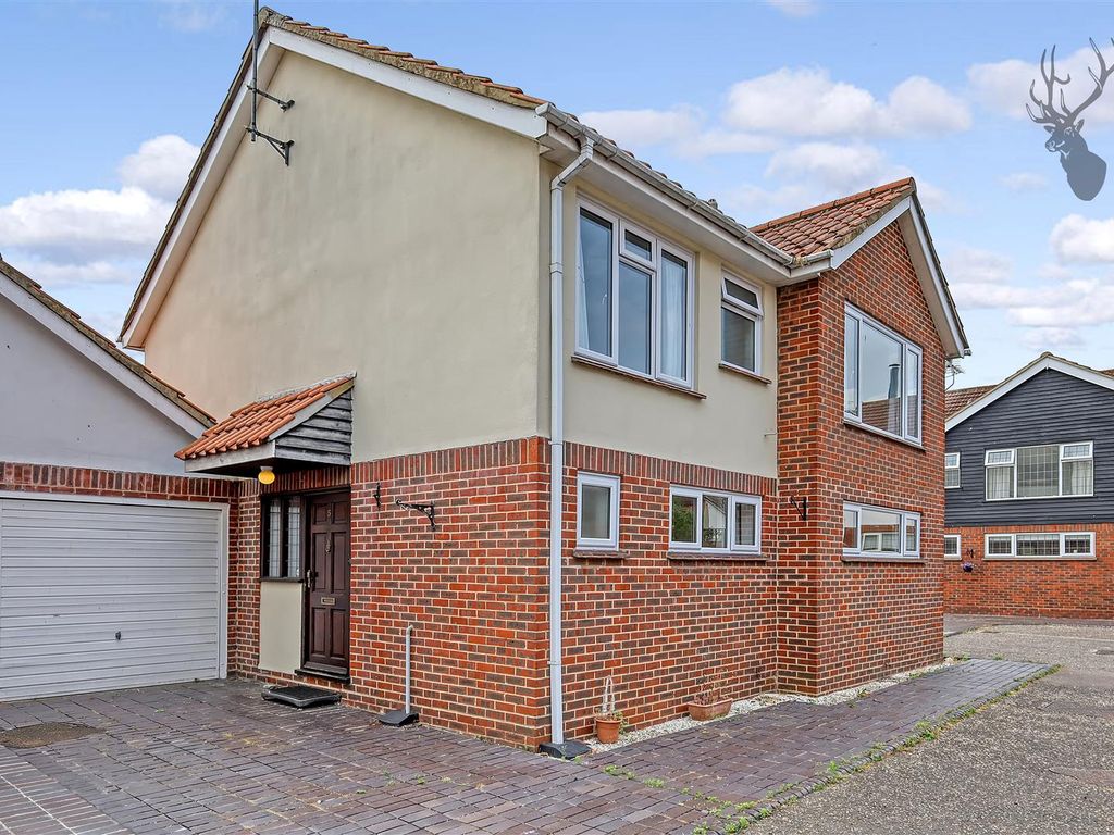 4 bed property to rent in Thrifts Mead, Theydon Bois, Epping CM16 Zoopla
