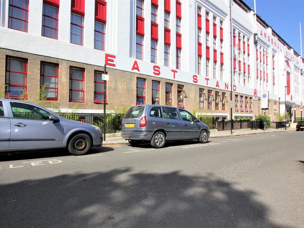 2 bed flat for sale in Highbury Stadium Square, Highbury N5, £749,995