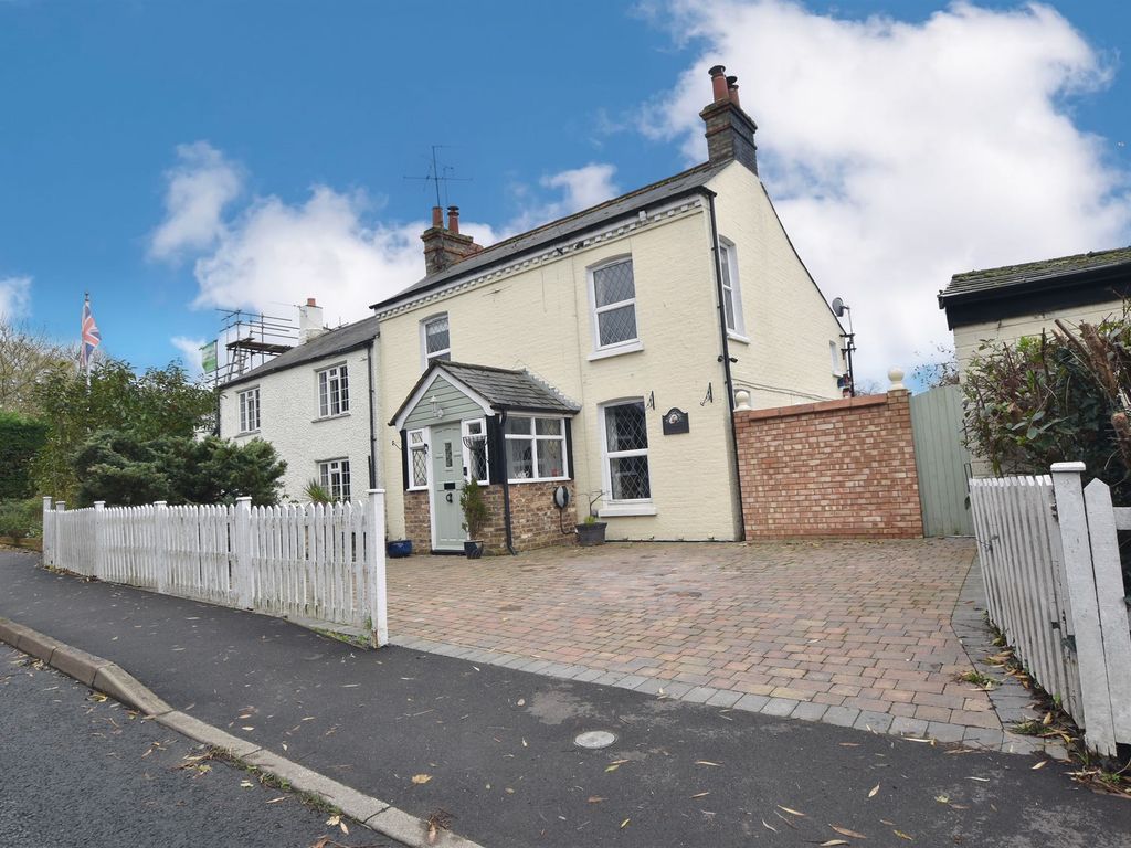 3 bed cottage for sale in Leighton Road, Great Billington, Leighton