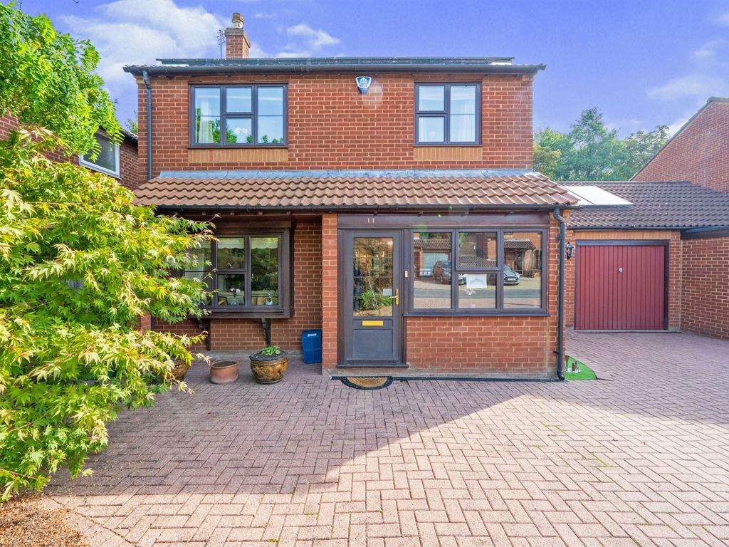 3 bed linkdetached house for sale in Broxbourne Close, Giffard Park