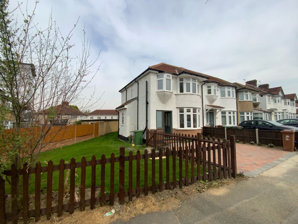 3 bed end terrace house for sale in Windsor Avenue, North Cheam, Sutton