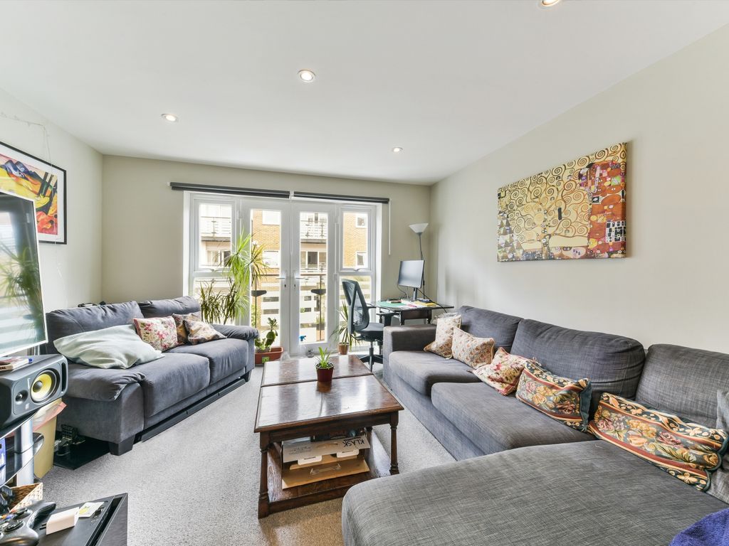 5 bed terraced house to rent in Balmoral Court, Merrow Street, Walworth