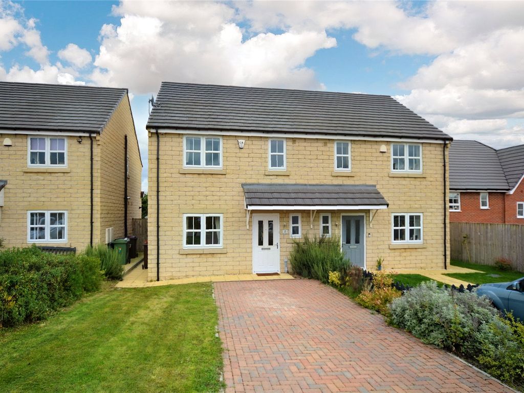 3 bed semidetached house for sale in Manor Chase, Micklefield, Leeds