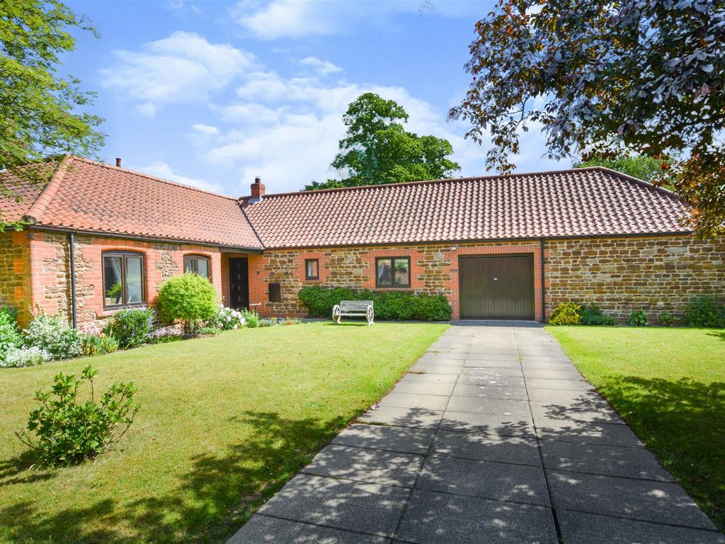 3 bed detached bungalow for sale in Old Estate Yard, Normanby, Scunthorpe DN15 Zoopla