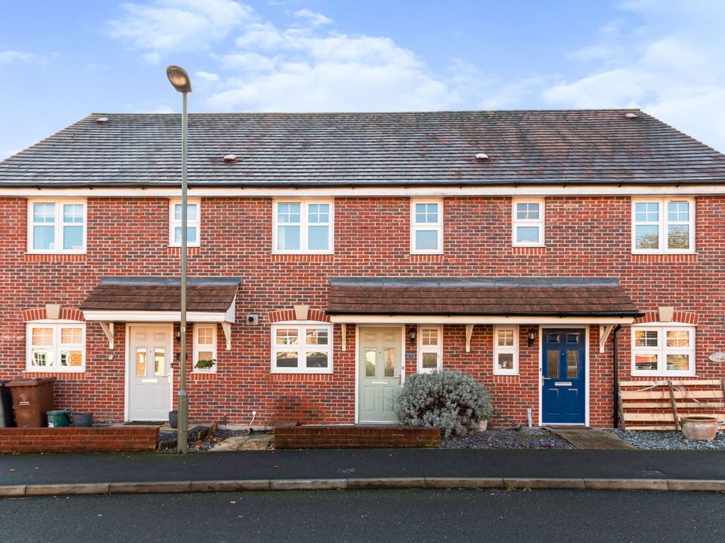 2 bed terraced house for sale in Waterers Way, Bagshot GU19 Zoopla