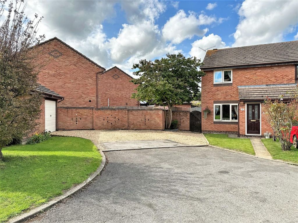 2 bed semidetached house for sale in Gresham Close, Newark NG24, £