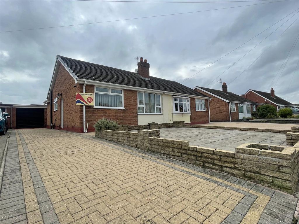 2 bed semidetached bungalow for sale in Sevenoaks Drive, Thornton