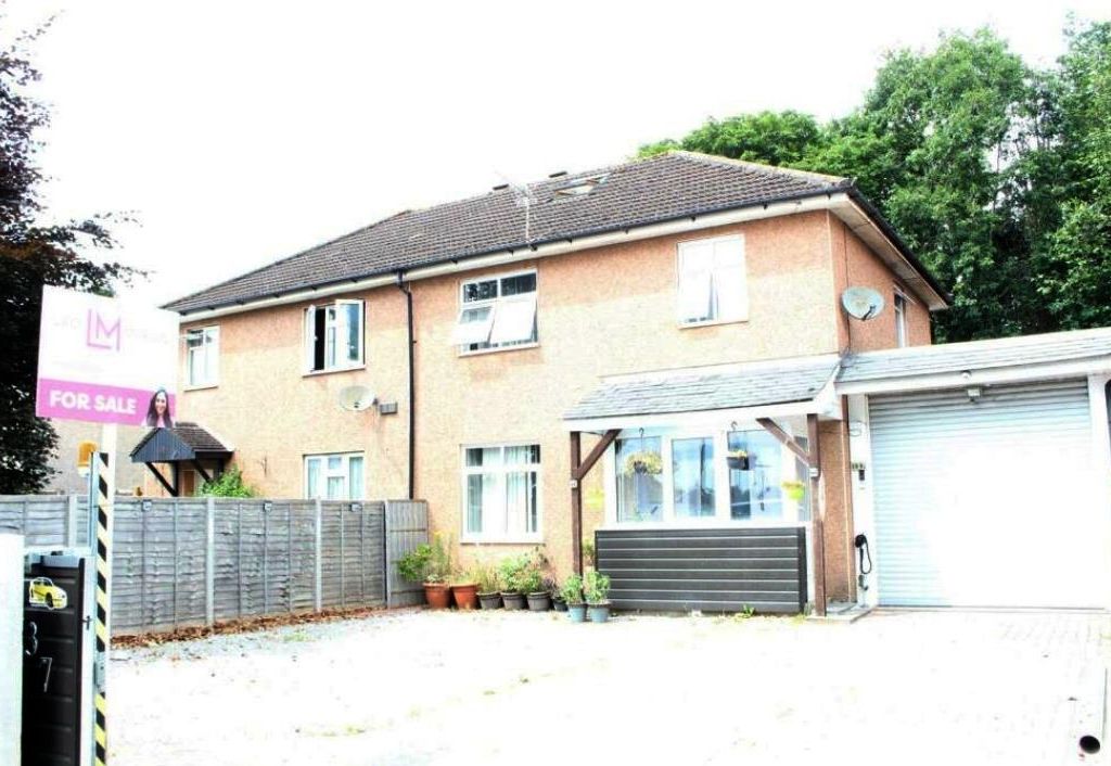 3 bed semidetached house for sale in Fair Oak Road,