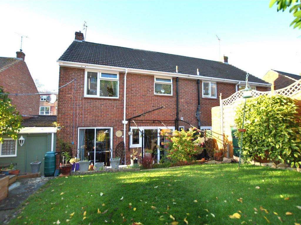 3 bed semidetached house for sale in Holland Road, Chatham ME5, £