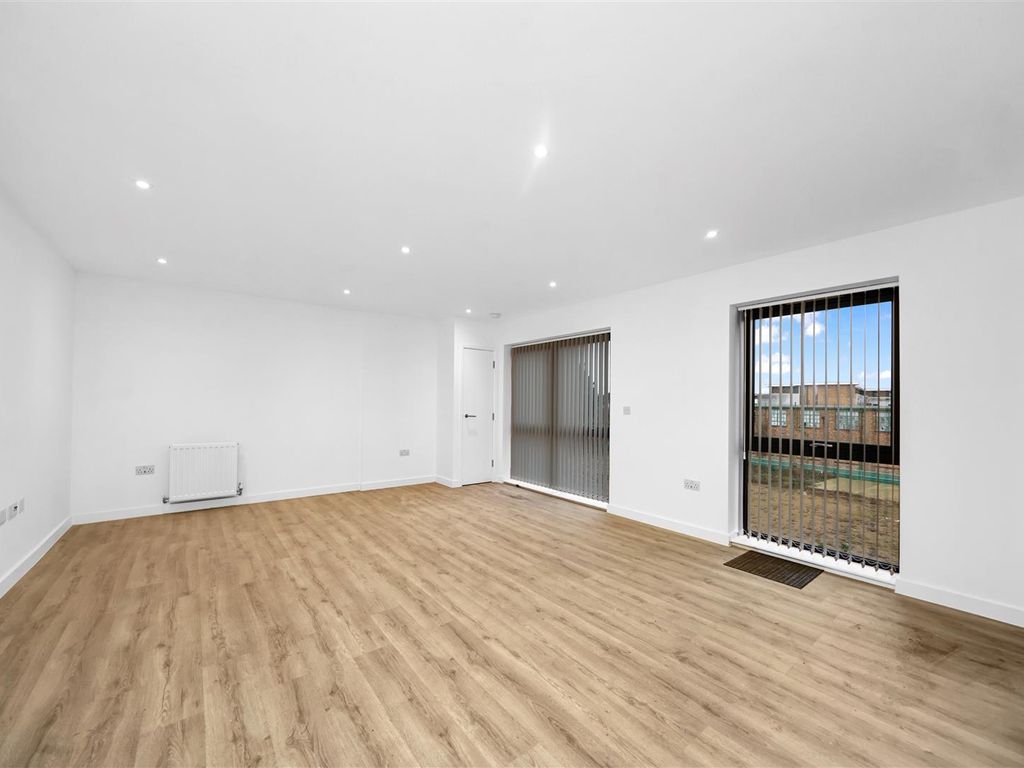 1 bed flat to rent in Apartment 13, 1A Spring Gardens, Romford RM7, £