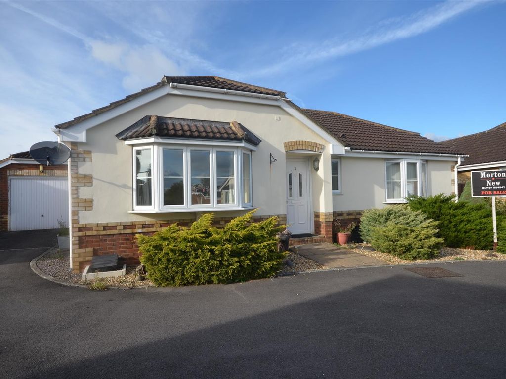 2 bed detached bungalow for sale in Duncliffe Close, Gillingham SP8