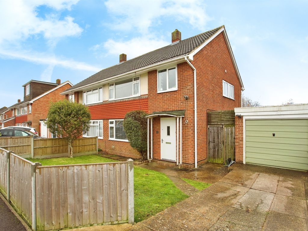 3 bed semidetached house for sale in Winnham Drive, Fareham PO16, £370,000 Zoopla
