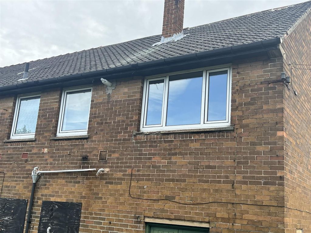 2 bed flat for sale in Mansfield Road, Athersley North, Barnsley S71, £