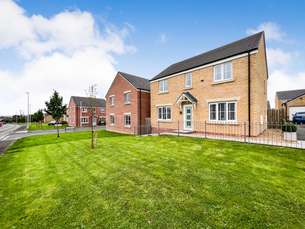 4 bed detached house for sale in Llys Dolfach, Llanelli