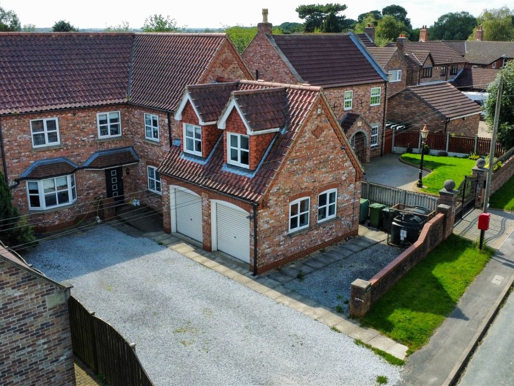 5 bed detached house for sale in Main Street, Great Heck DN14, £650,000