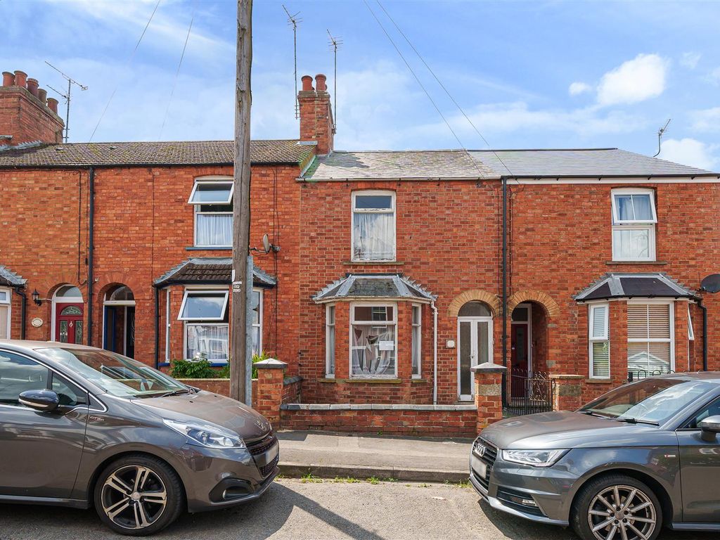 2 bed terraced house for sale in Thompson Street, New Bradwell, Milton