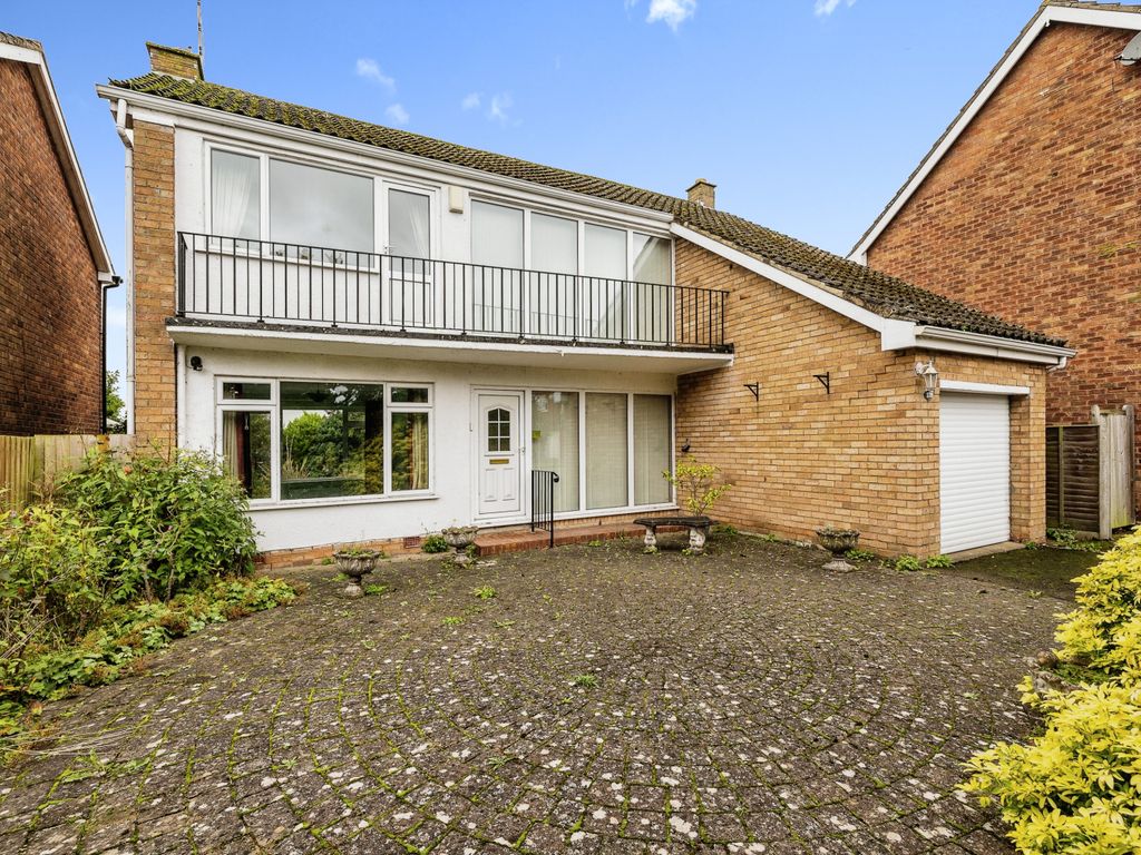 3 bed detached house for sale in Lodge Crescent, Warwick, Warwickshire