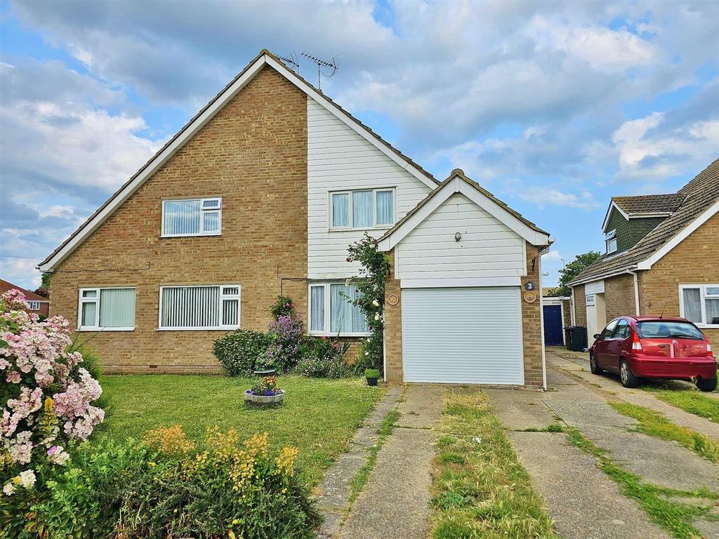 2 bed property for sale in Rochford Way, Walton On The Naze CO14 Zoopla