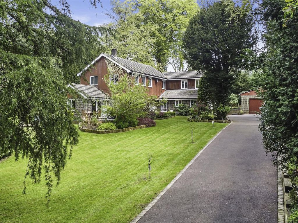 5 bed detached house for sale in Ashurst Drive, Tadworth KT20, £