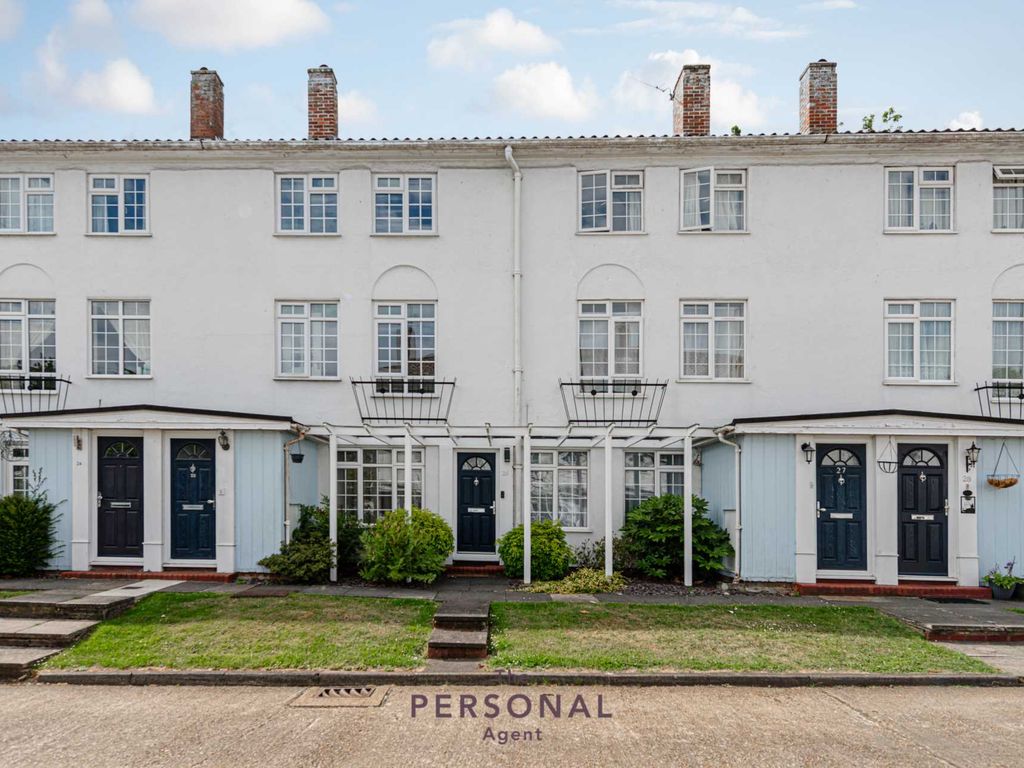 2 bed flat to rent in Manor House Court, Epsom KT18, £1,700 pcm Zoopla