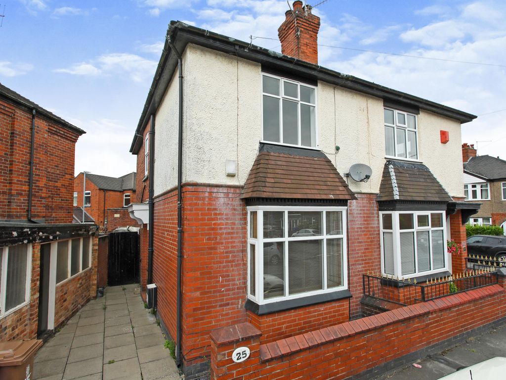 3 bed semidetached house for sale in Lansdowne Road, Hartshill, Stoke