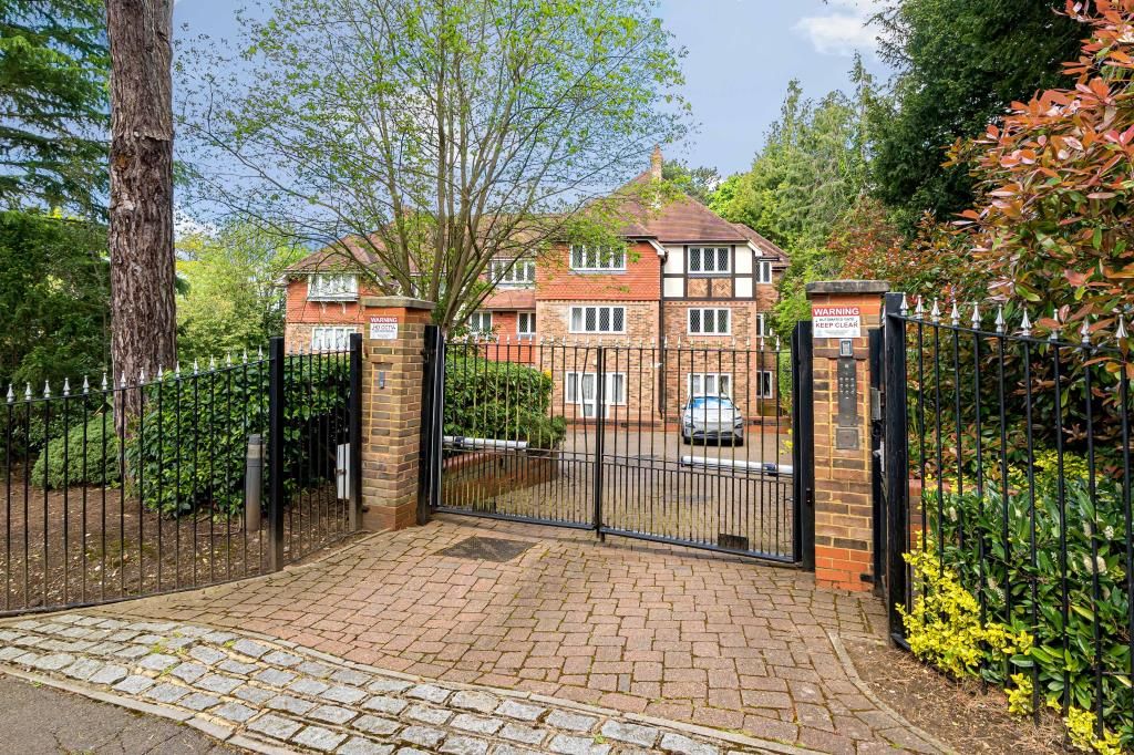 2 bed flat for sale in Eastbury Avenue, Northwood HA6, £575,000 Zoopla