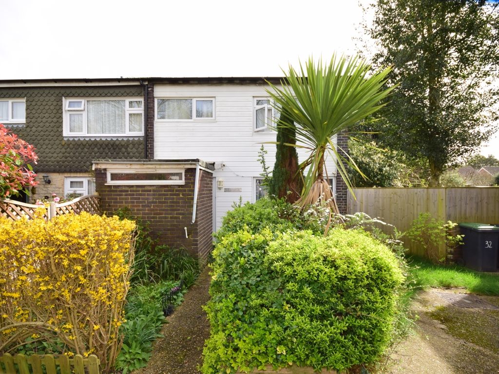 3 bed semidetached house to rent in Elm Park Road, Havant PO9, £1,500