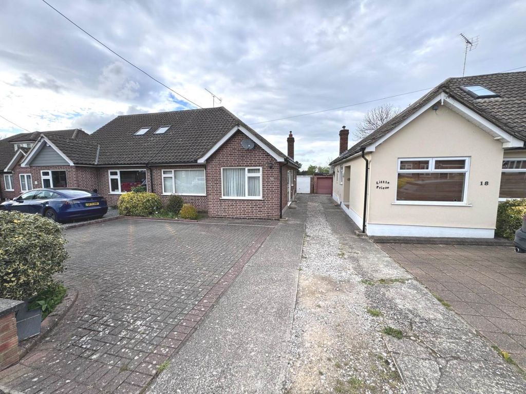2 bed semidetached bungalow for sale in Orchard Lane, Pilgrims Hatch