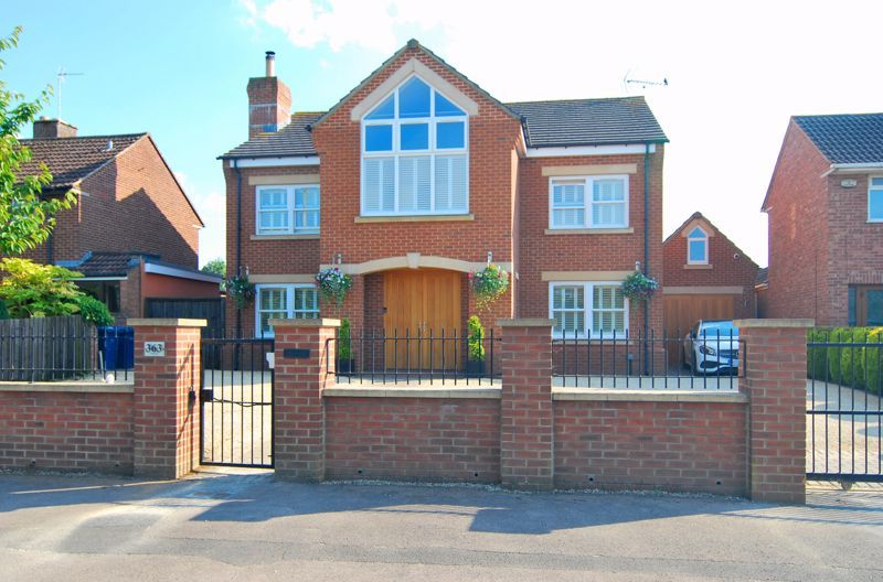 4 bed detached house for sale in Field View, Longford Lane, Gloucester