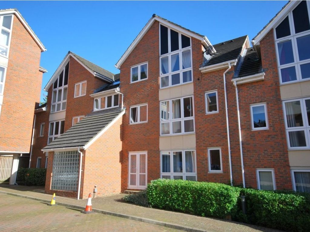 2 bed flat to rent in North Farm Road, Tunbridge Wells TN2, £1,195 pcm