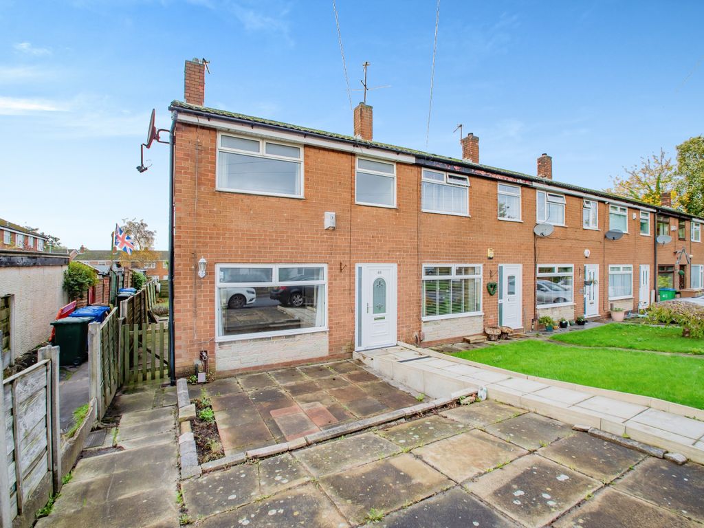 3 bed end terrace house for sale in Moor Park Avenue, Castleton
