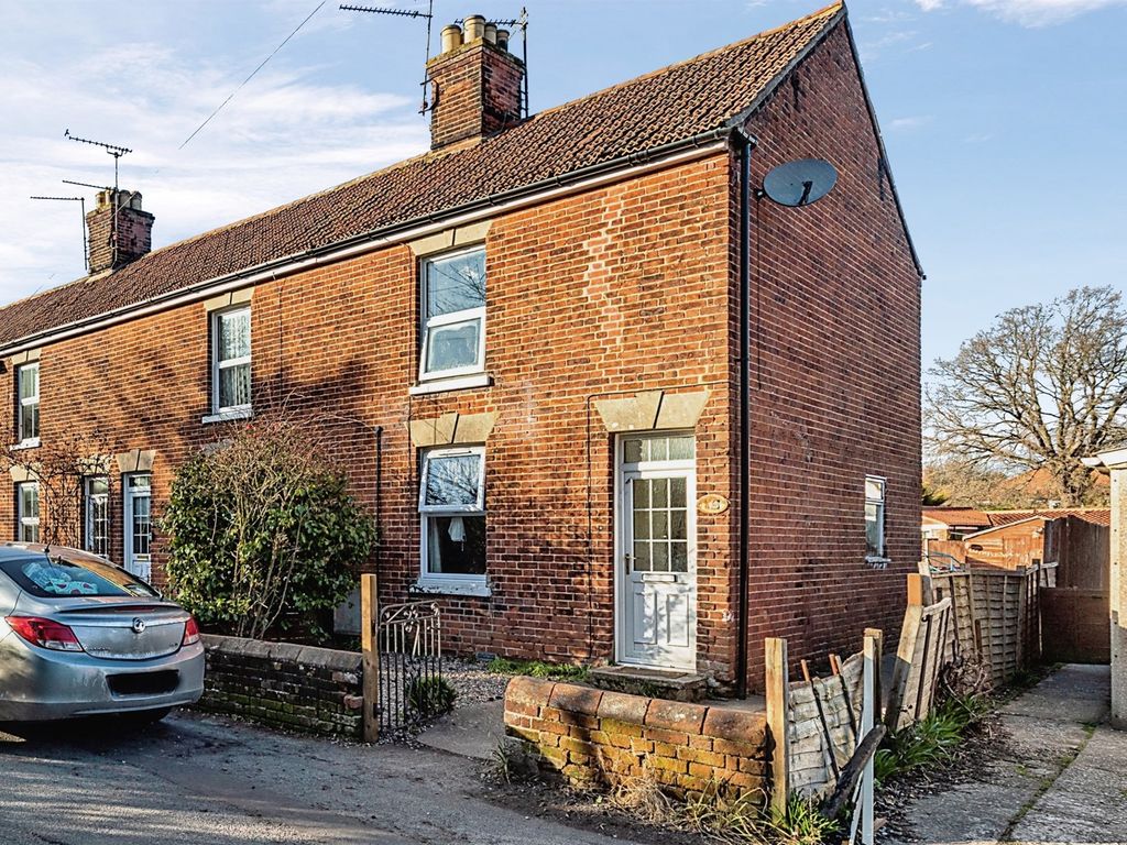 3 bed end terrace house for sale in Skeyton New Road, North Walsham