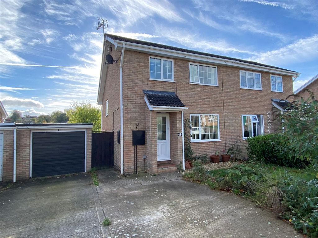 3 bed semidetached house for sale in Stuart Avenue, Chepstow NP16 Zoopla