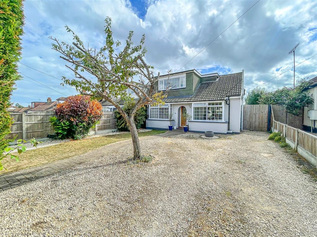 3 bed property for sale in Park Gardens, Hockley SS5 Zoopla