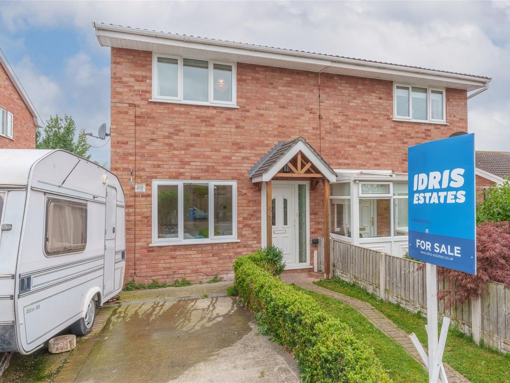 3 bed semidetached house for sale in Lon Cadfan, Prestatyn