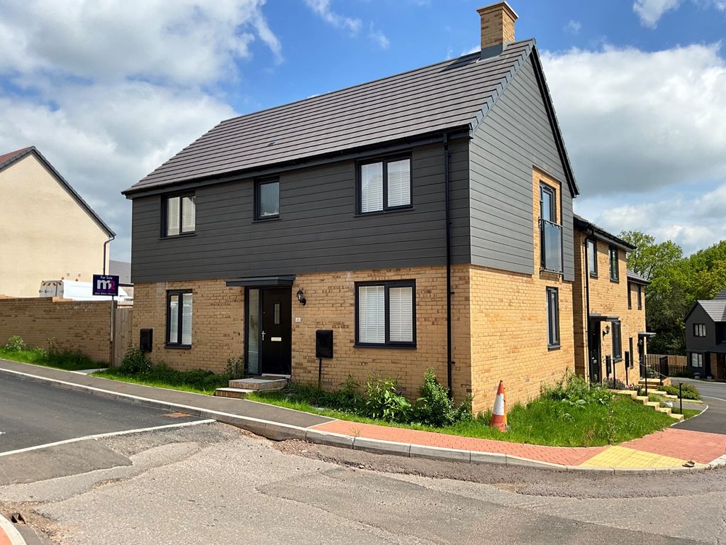 4 bed detached house for sale in Rhodfa'r Eos, Pontrhydyrun, Cwmbran