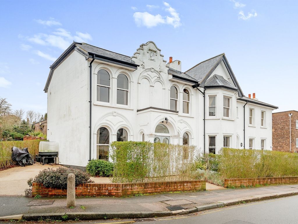 3 bed semidetached house for sale in Warwick Road, Redhill RH1 Zoopla
