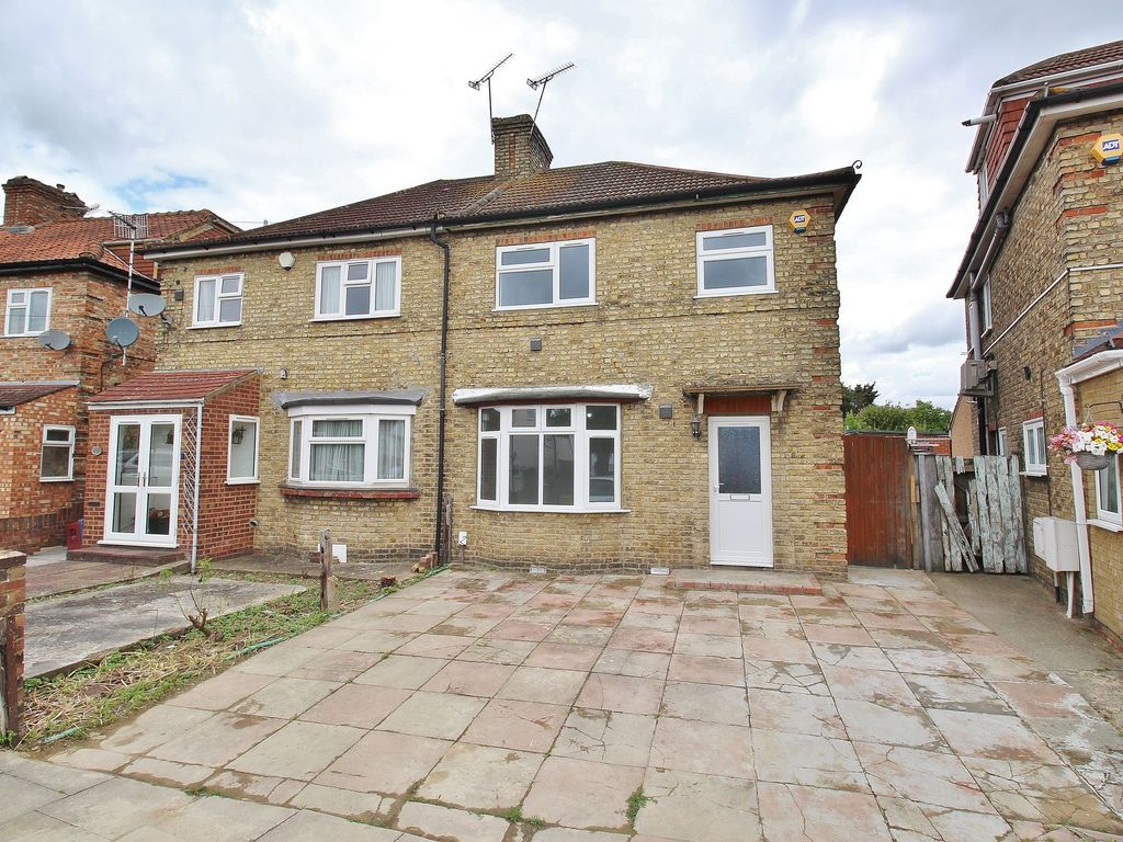 4 bed semidetached house to rent in Spring Grove Road, Hounslow TW3, £