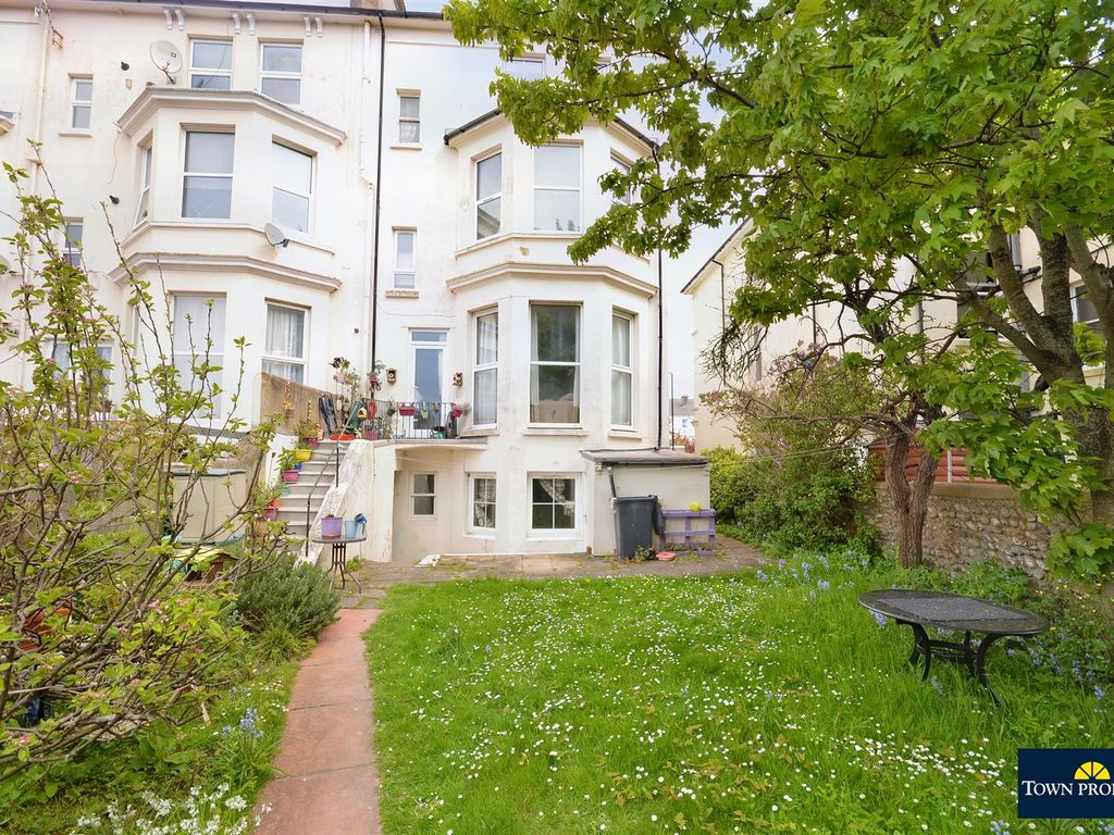 2 bed flat for sale in Upperton Gardens, Eastbourne BN21 Zoopla