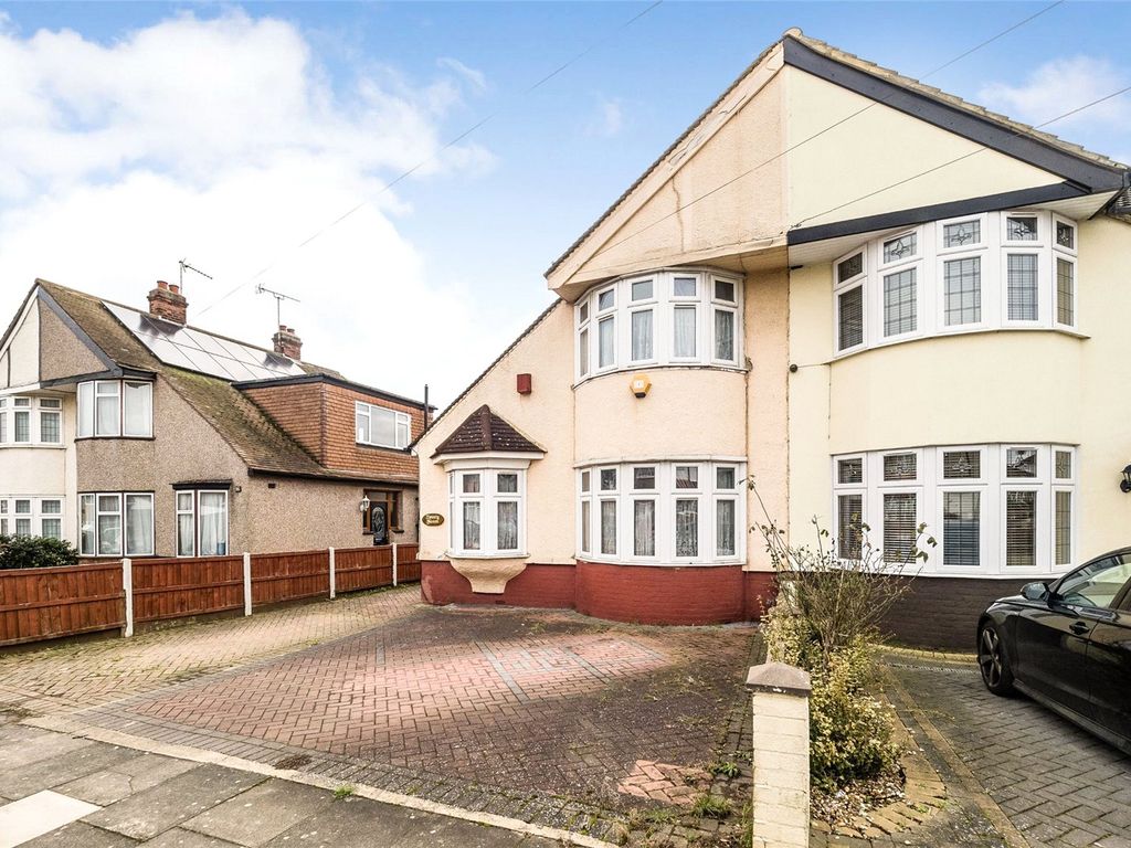 3 bed semidetached house for sale in Dunspring Lane, Ilford IG5 Zoopla