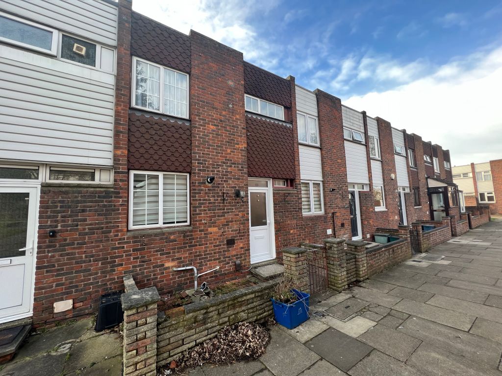 3 bed terraced house for sale in Kesteven Close, Hainault IG6, £380,000