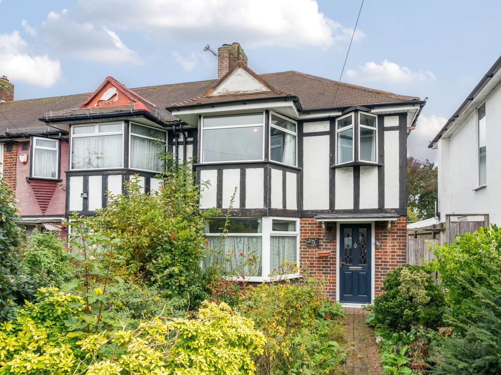 3 bed detached house for sale in Tamworth Lane, Mitcham CR4, £465,000