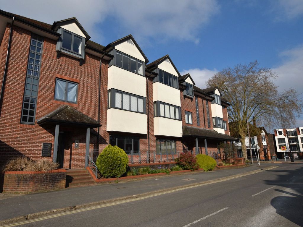 2 bed flat for sale in Lavender Park Road, West Byfleet, Surrey KT14